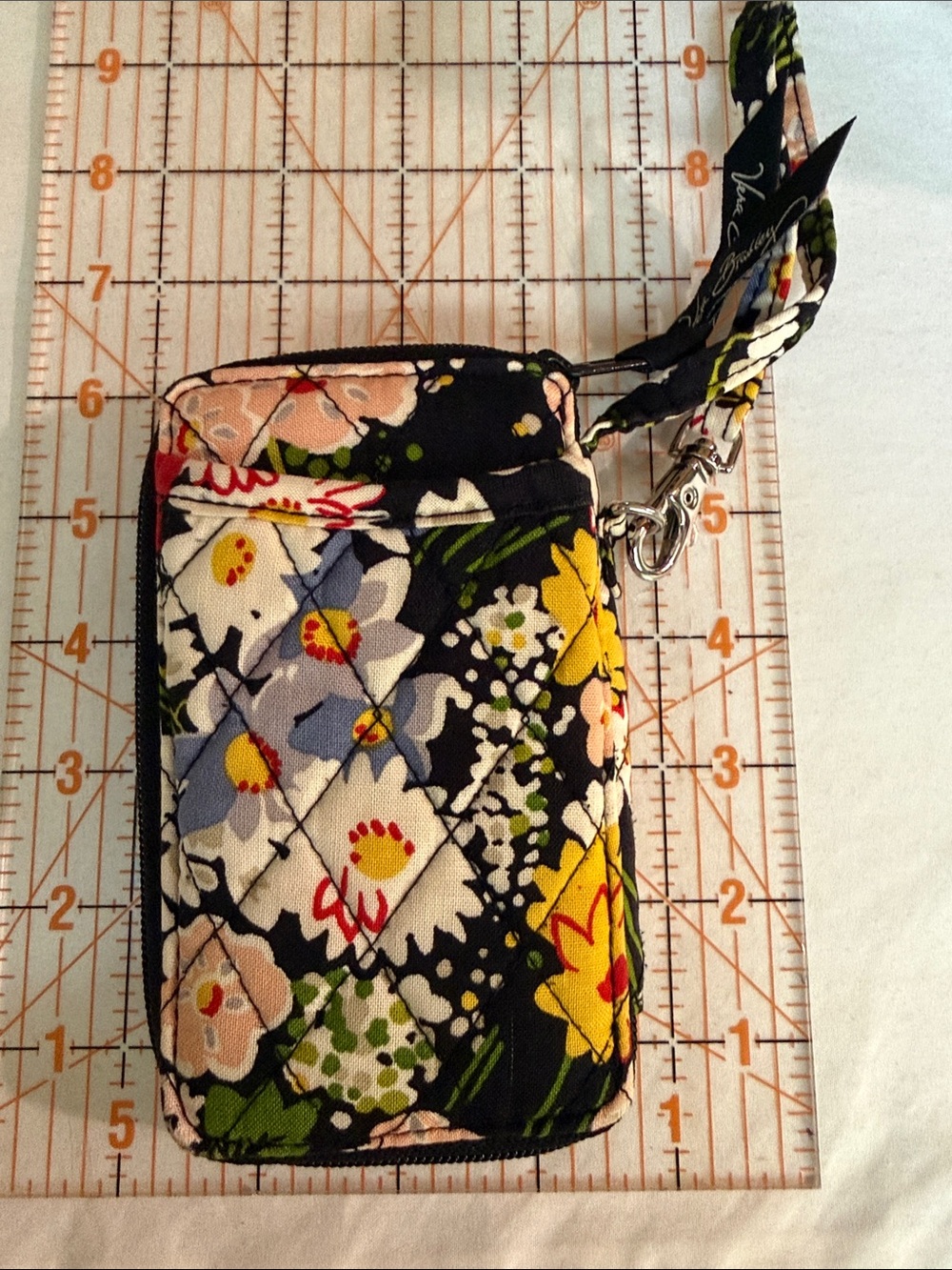 Vera Bradley Floral Quilted ID Zip Cardholder Wristlet - Picture 2 of 4